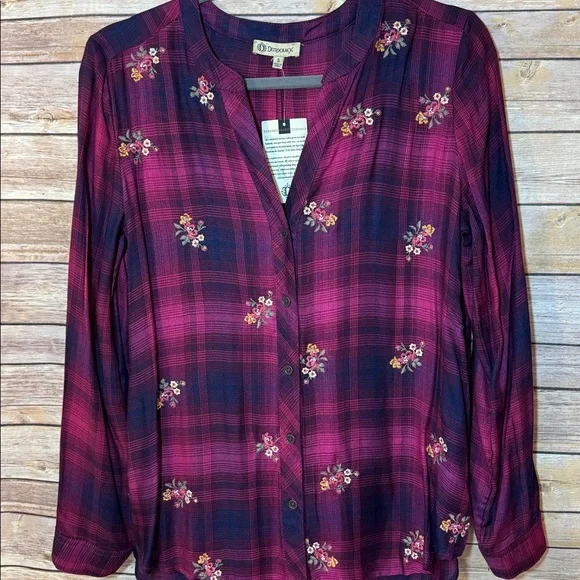 Democracy Plaid Blouse with Floral Embroidery - Picture 6 of 6